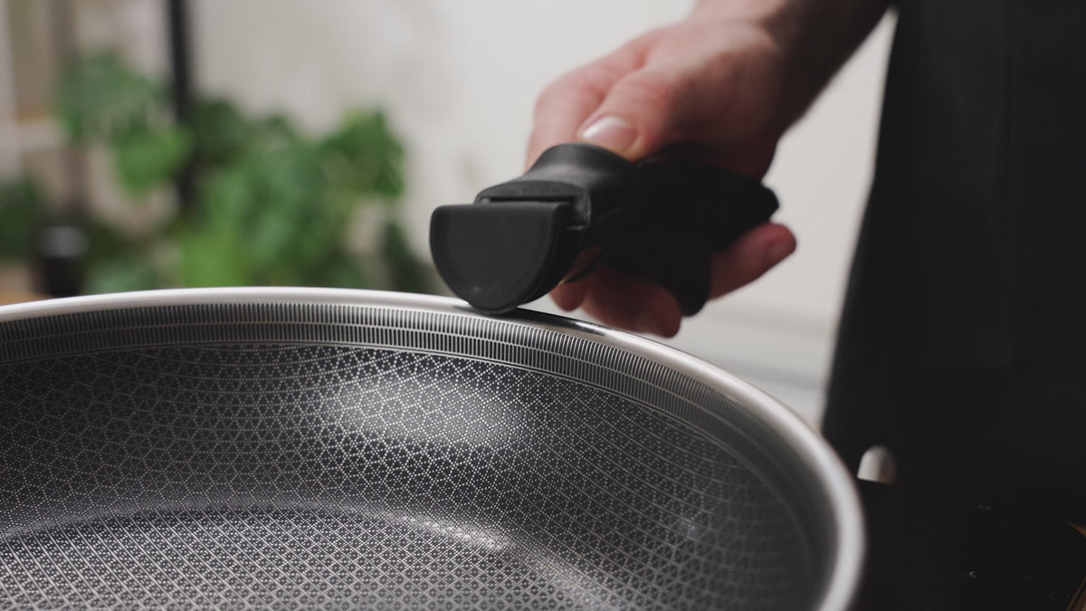 Video laden: 
Bratpfanne mit abnehmbarem Griff 24CM Set